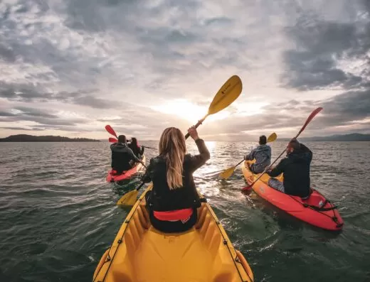 Kayak sull'Isola Polvese | Esperienze in Umbria abbinabili al tuo soggiorno in agriturismo
